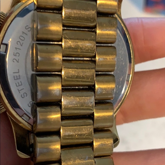 Michael Kors oversized runway watch - Picture 3 of 3